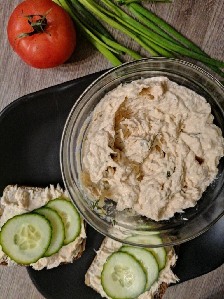 Pasta kanapkowa z wędzonego łososia