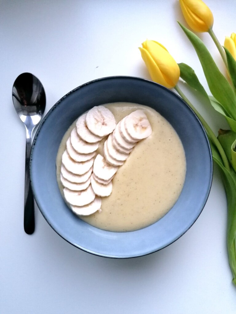 Budyń jaglany z owocami