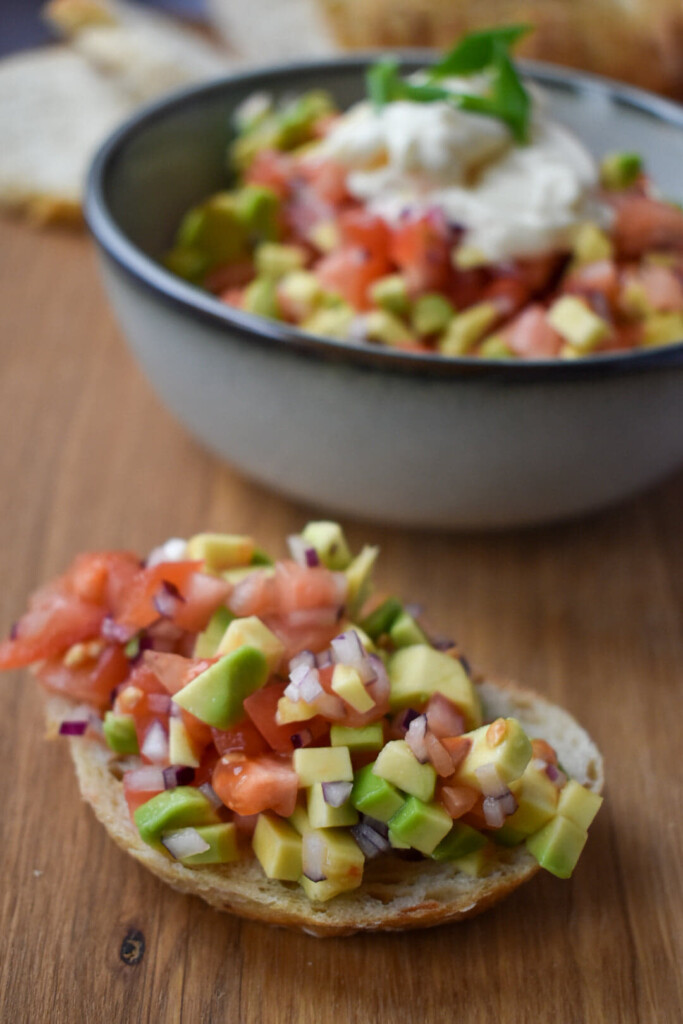 Salsa z awokado i pomidorami