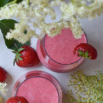 Brownie z truskawkami i kremem