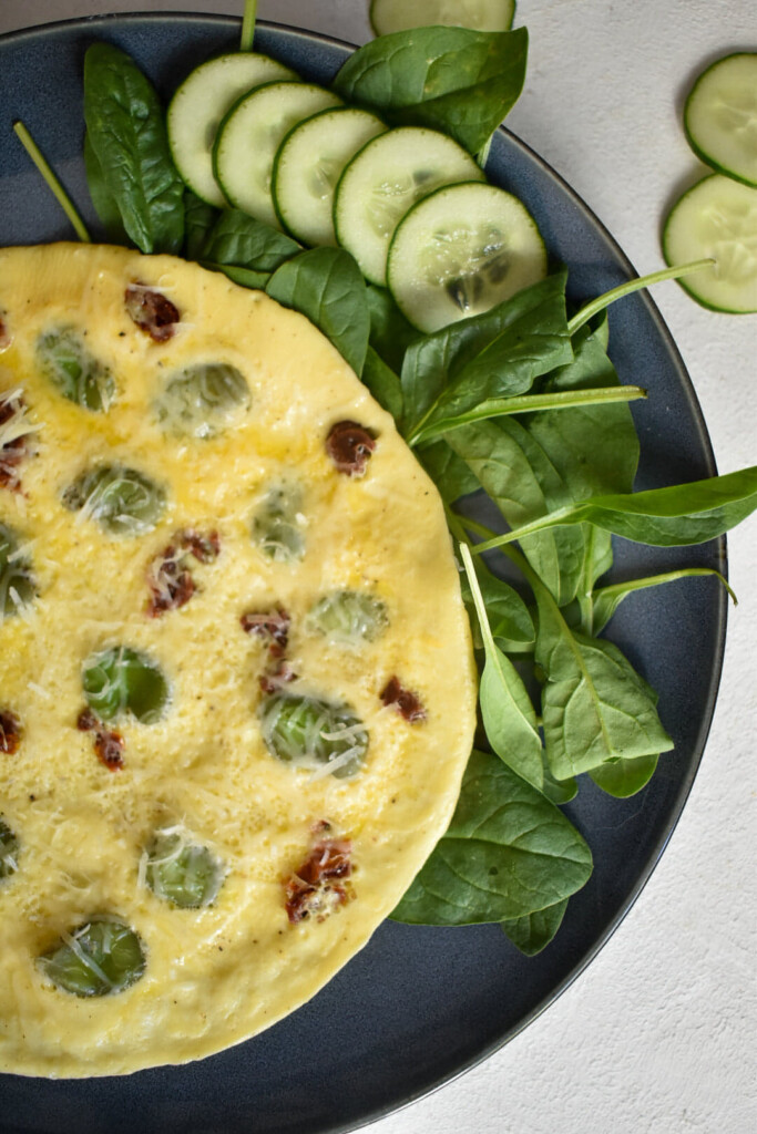 Omlet z bobem i suszonymi pomidorami