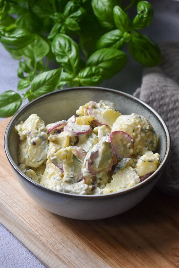 Sałatka z młodych ziemniaków i rzodkiewki