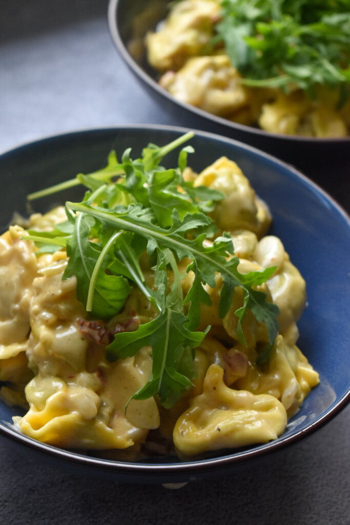 Tortellini w sosie z suszonymi pomidorami i serem pleśniowym