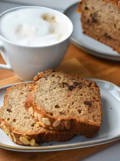 chlebek bananowy z orzechami i czekoladą